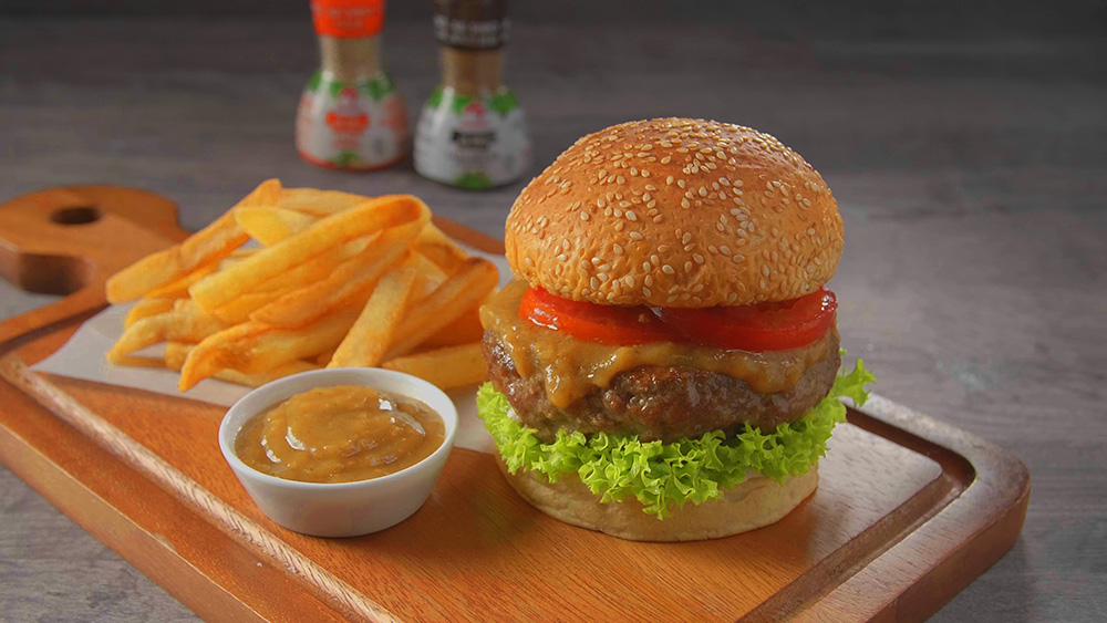 Burger Daging ‘Homemade’ Bersama Sos Perang Lada Istimewa