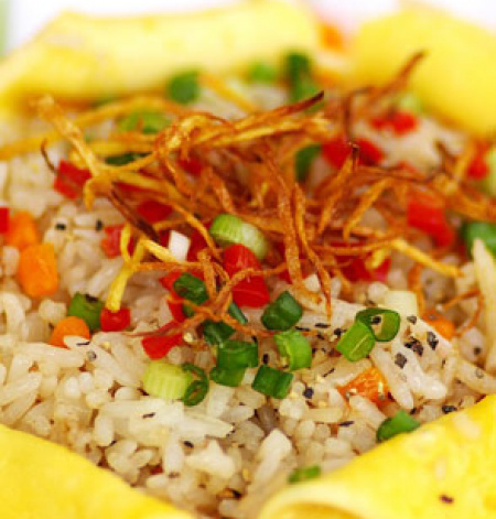 Nasi Istimewa dalam Balutan Telur Dadar