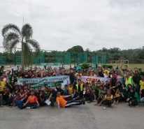 “Clean Up Our Earth Together Day 2015” melibatkan para peserta yang terdiri daripada kakitangan Ajinomoto (Malaysia) Berhad, para pelajar Universiti Putra Malaysia, dan kanak-kanak Orang Asli dari Sekolah Kebangsaan Penderas.