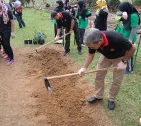 Vegetables planting activity by Ajinomoto, Malaysia staff, UPM students and indigenous children of Sek. Keb. Penderas.