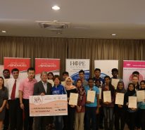 Gambar kumpulan para peserta bersama wakil Ajinomoto (Malaysia) Berhad (AMB), HOPE Worldwide Malaysia, Junior Chamber International (JCI) KL dan Institut Bakeri Malaysia (MIB)